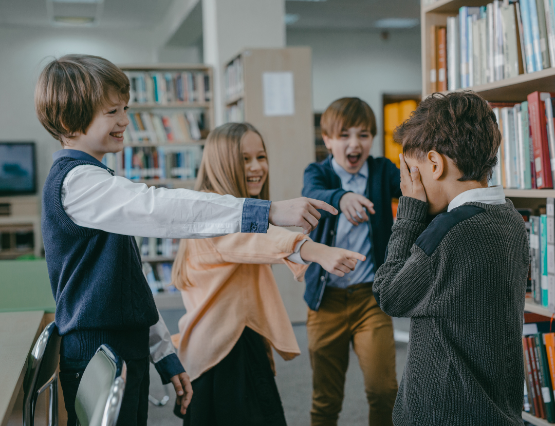 Bullying na escola: sinais, consequências e intervenção – Editora Opet –  Blog Educacional